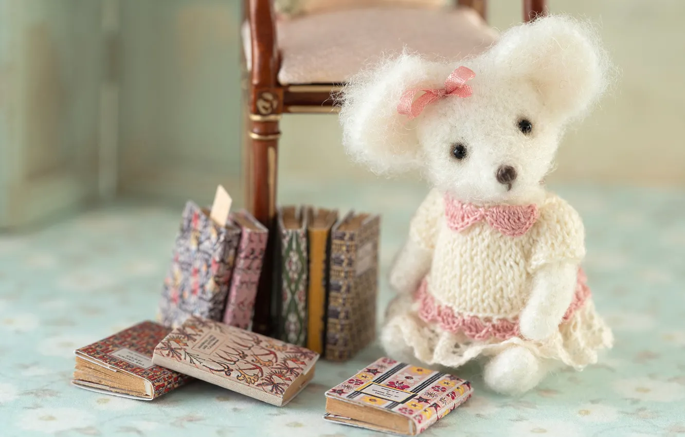 Toys books. Книги игрушки картинка. Мышки в книжке. Игрушки, книги фото. 4 Мышки в с книгами фото