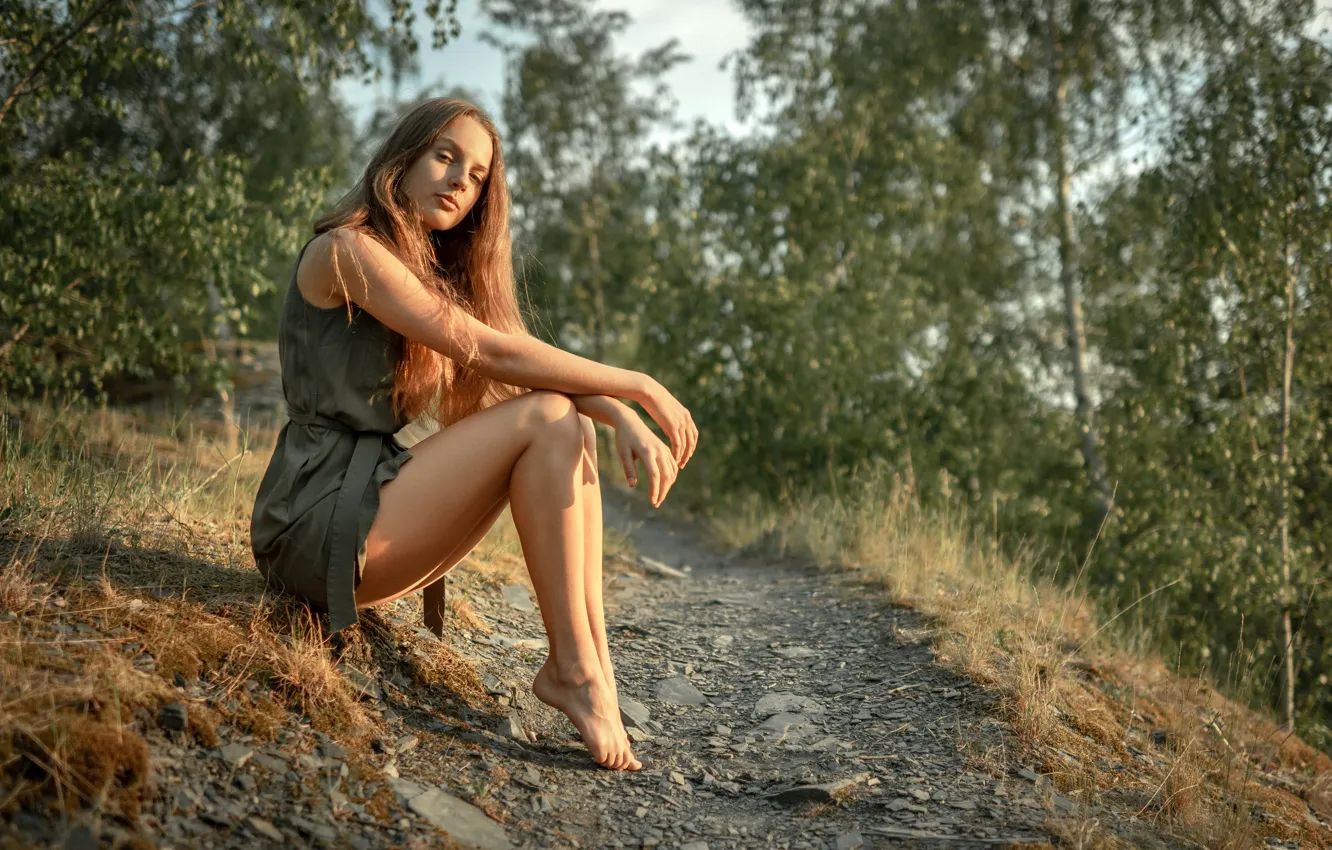 Фото обои взгляд, солнце, деревья, секси, поза, модель, портрет, макияж