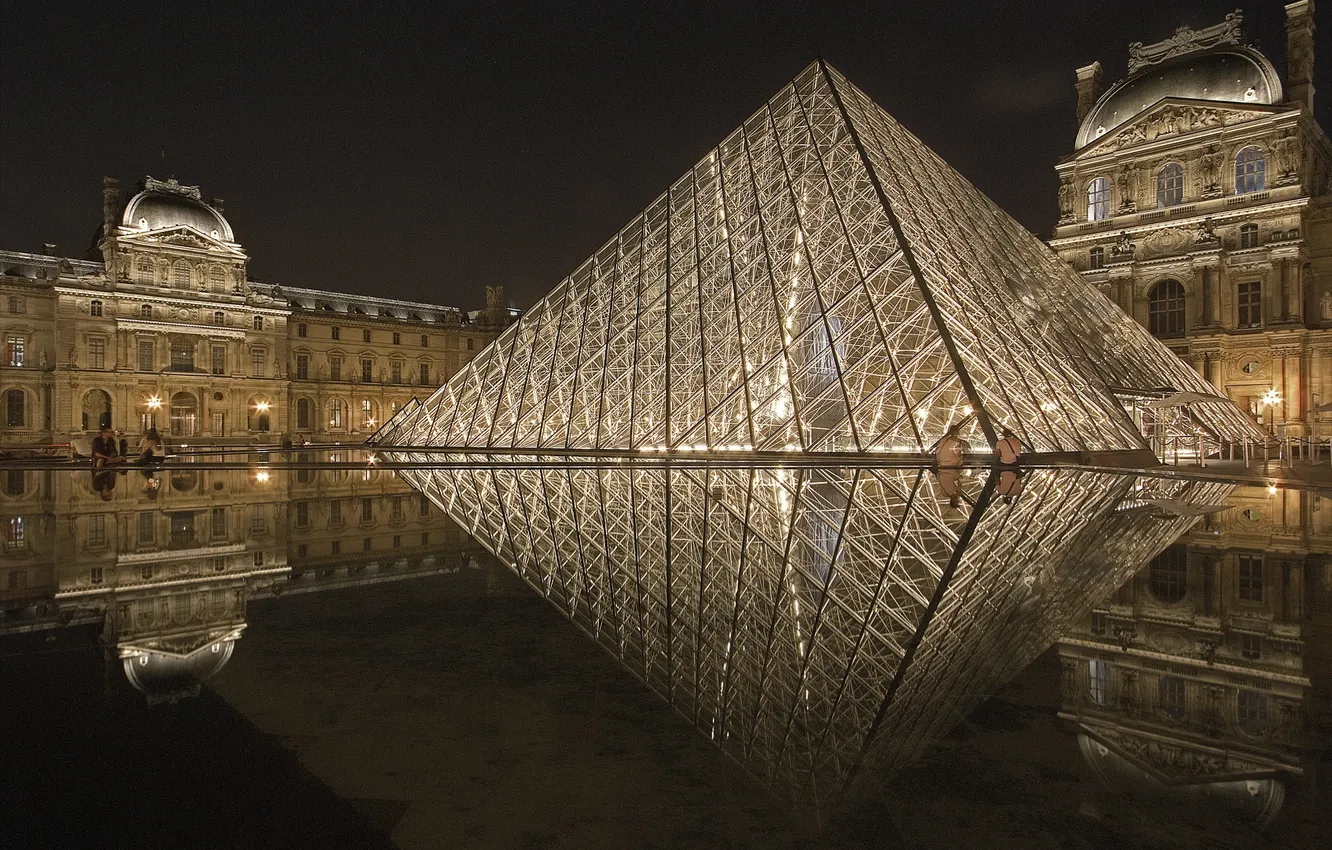 Фото обои ночь, огни, Париж, Лувр, пирамида