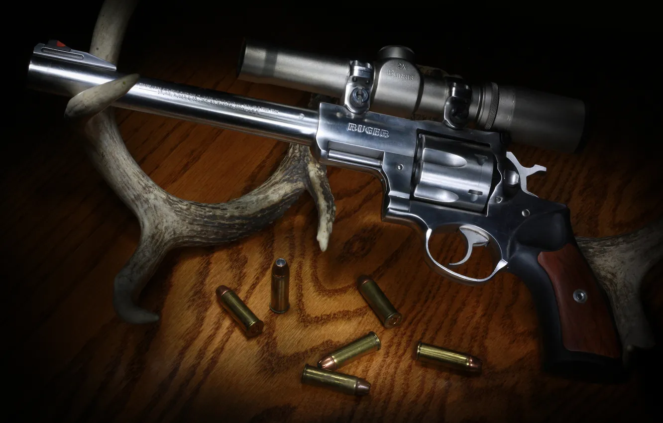 Фото обои оружие, оптика, ствол, рога, патроны, револьвер, Ruger, Super Redhawk