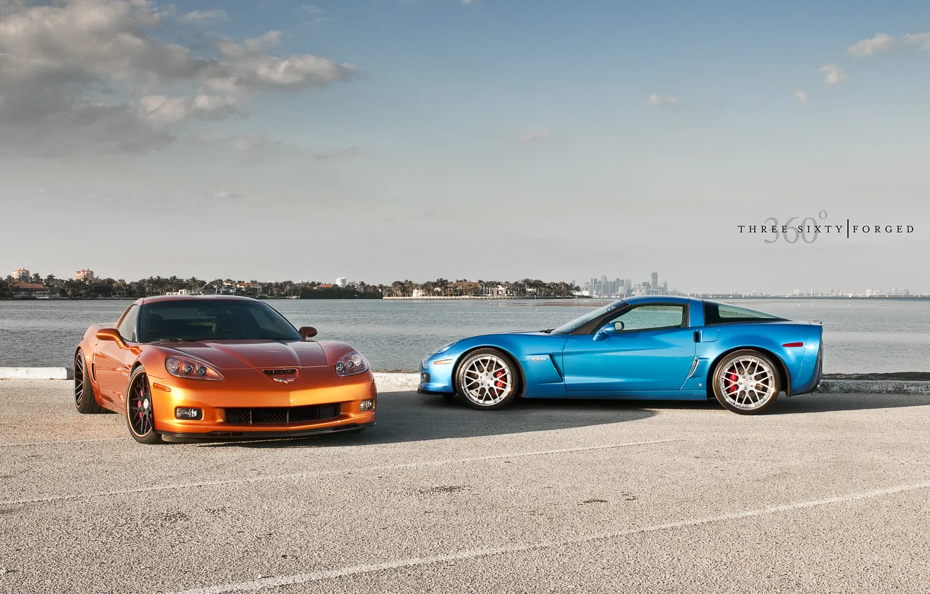 Фото обои небо, облака, оранжевый, город, голубой, берег, Z06, Corvette