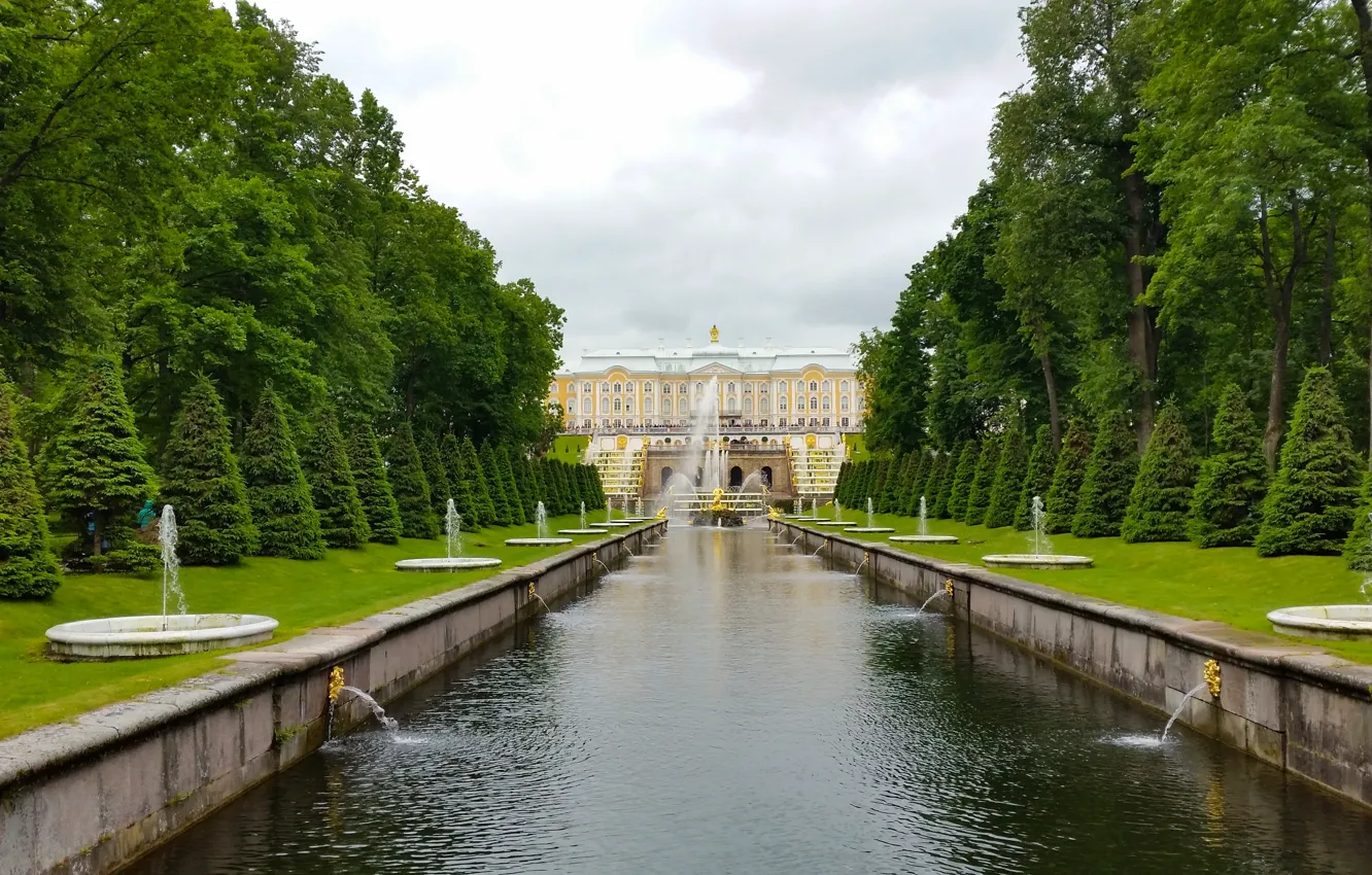 Петергоф фото парка и дворца Обои Петергоф, лето, скульптуры, туристы, Фонтаны, парк, Дворец на телефон и раб