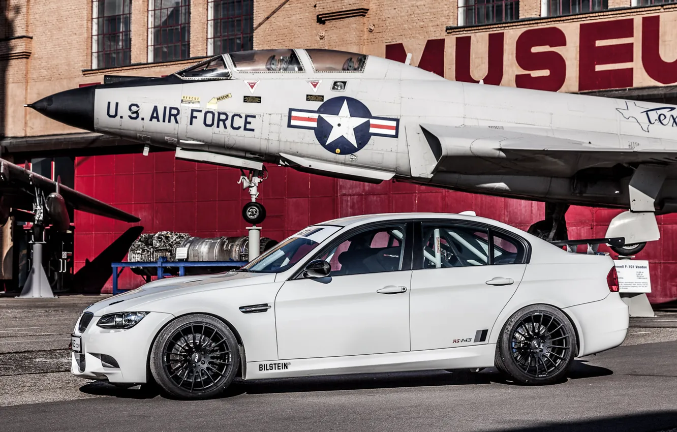 Фото обои белый, самолет, бмв, BMW, white, музей, plane, e92