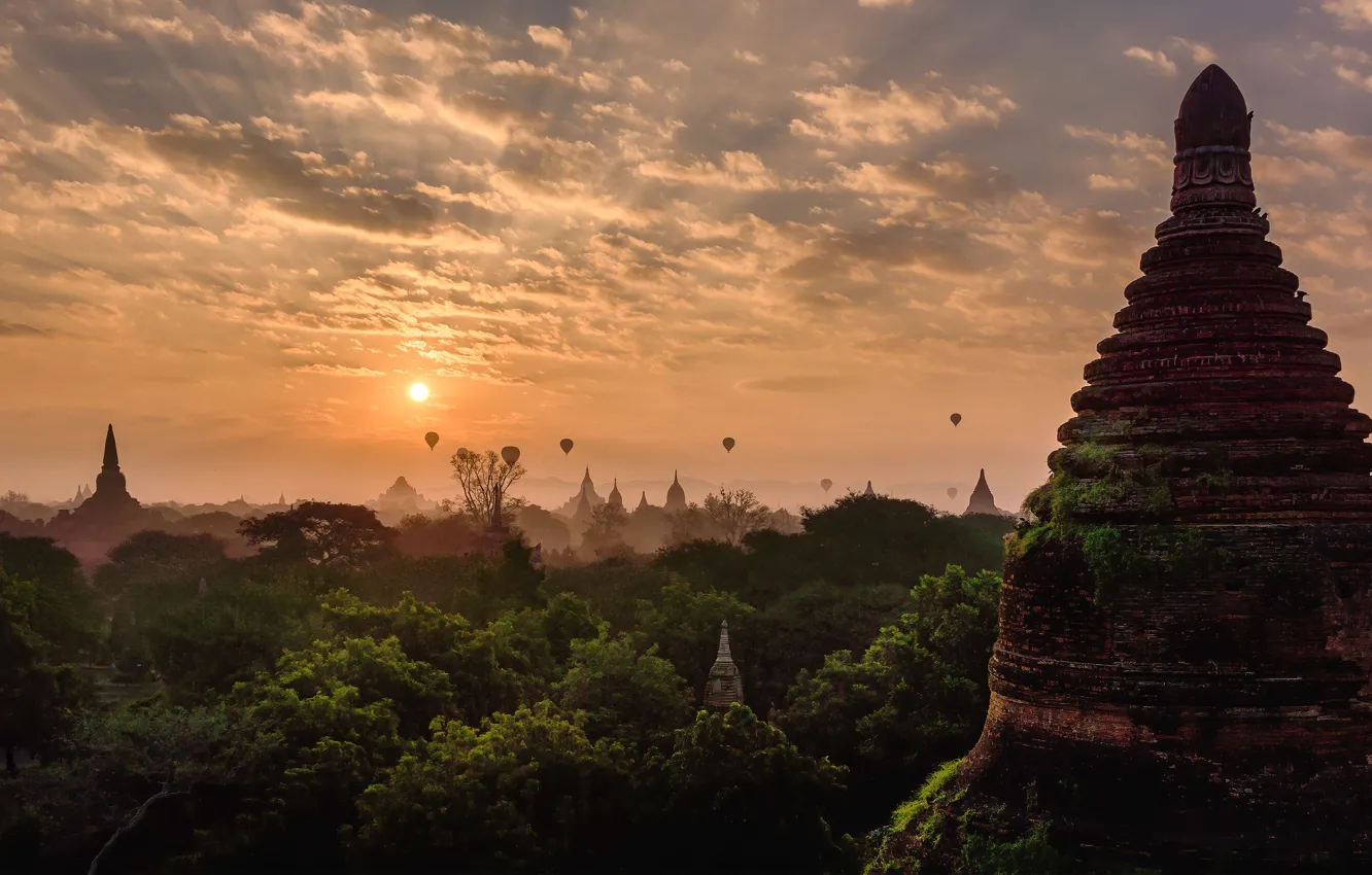 Фото обои облака, воздушные шары, Солнце, пагода, clouds, sun, balloons, pagoda