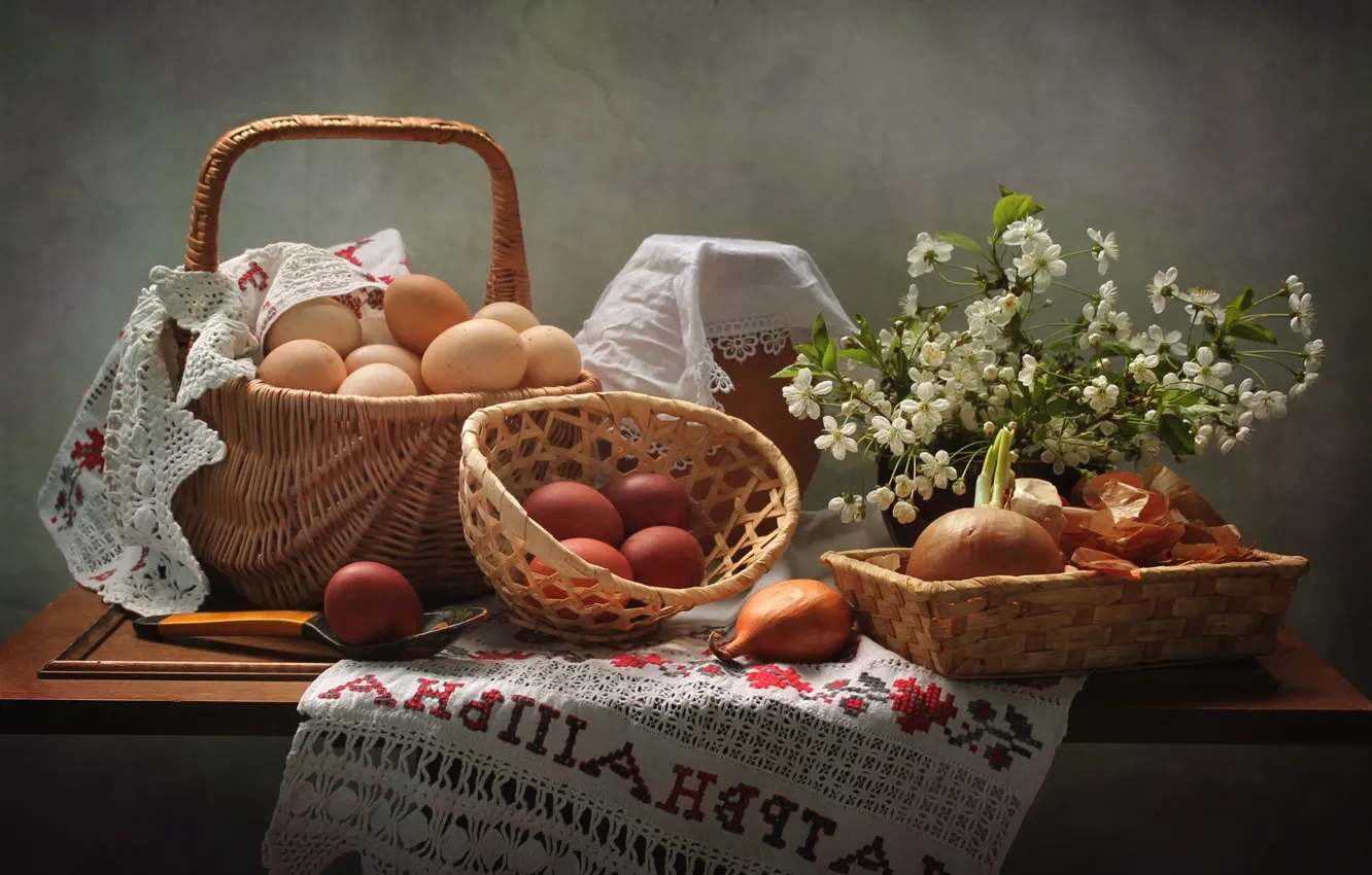 Фото обои вишня, яйца, лук, Пасха, крашенки