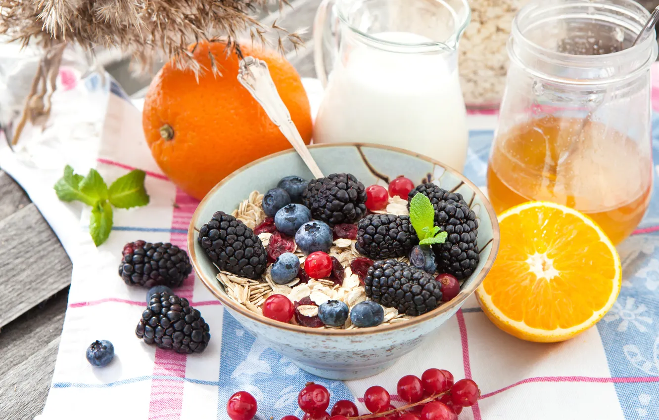 Фото обои цитрус, хлопья, citrus, cereals, Здоровый завтрак, мюсли с молоком и фруктами и ягодами, muesli with …