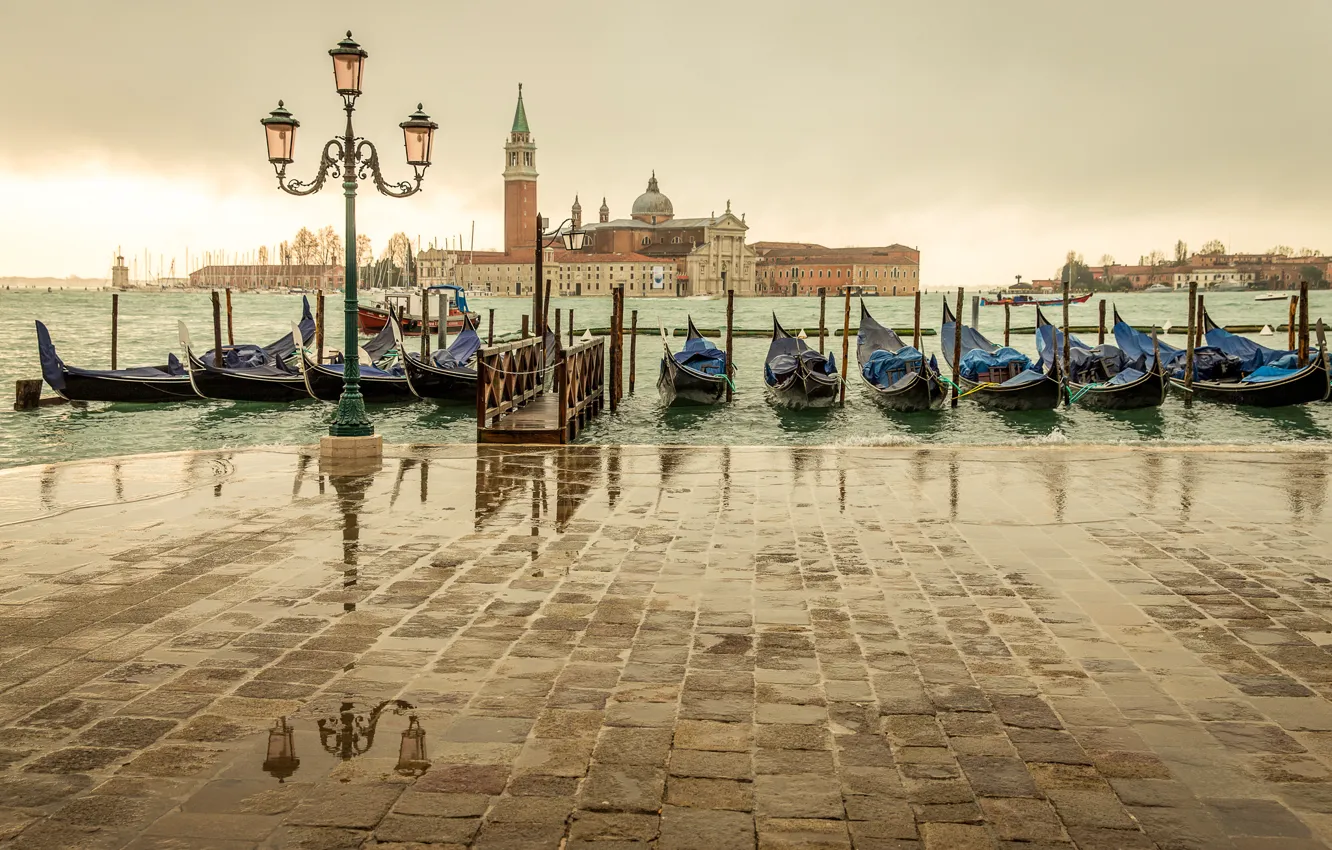 Фото обои море, город, пасмурно, остров, пристань, Италия, фонарь, Венеция