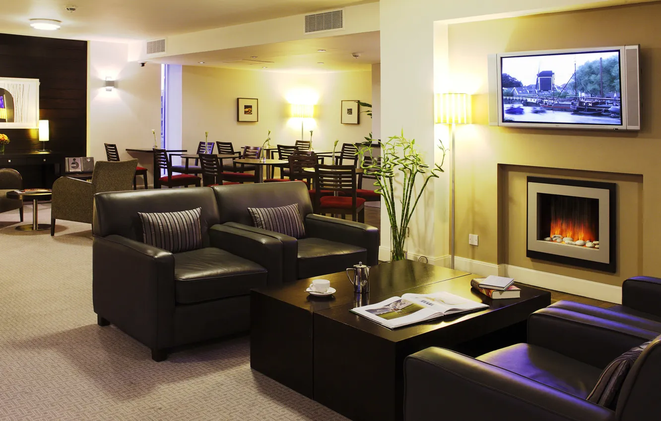 Фото обои стол, кресло, камин, отель, гостиница, холл