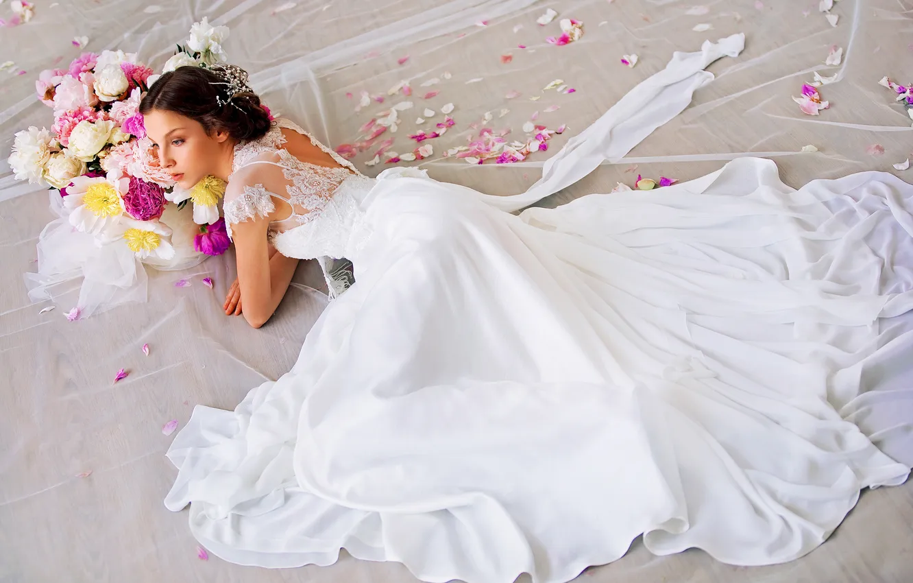 Фото обои цветы, лепестки, платье, Невеста