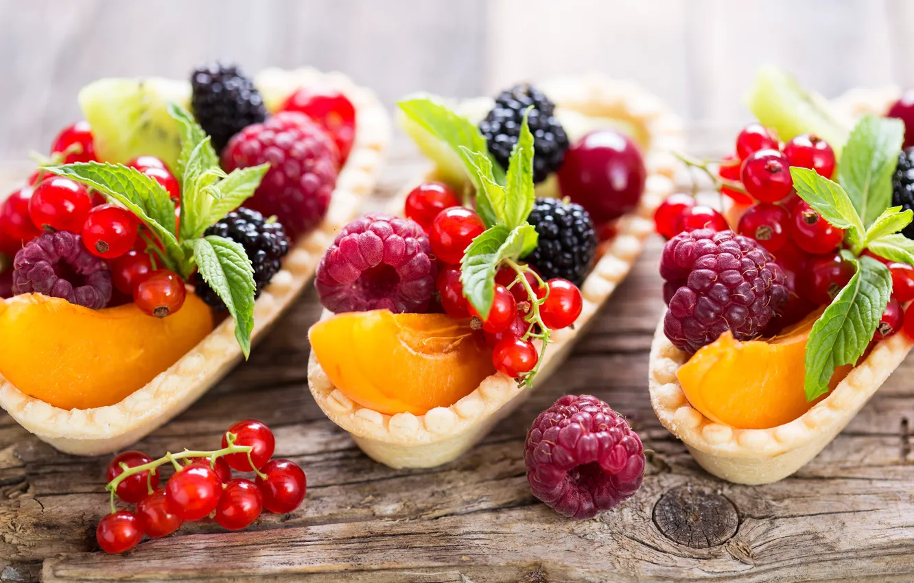 Фото обои ягоды, малина, размытие, персик, смородина, ежевика, вкусно