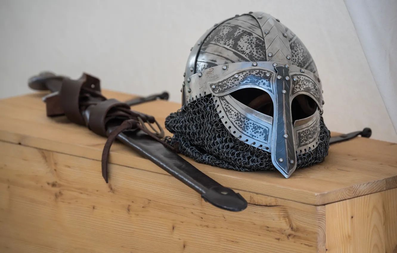 Фото обои меч, шлем, викингов