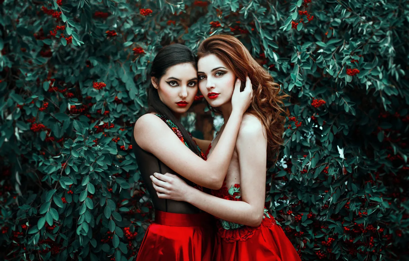 Фото обои макияж, губки, две девушки, ягодки, Ronny Garcia, Red as blood
