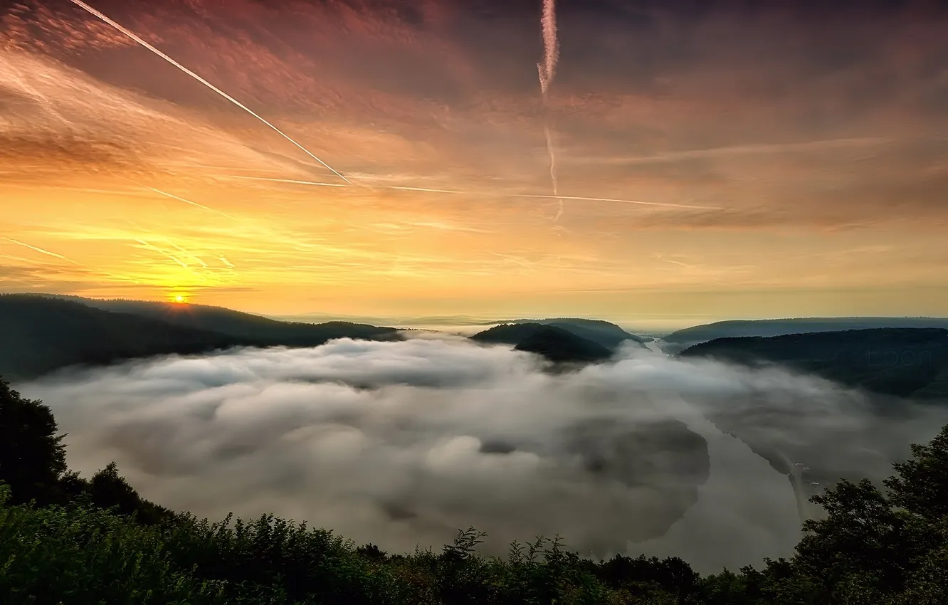 Фото обои небо, закат, горы, туман