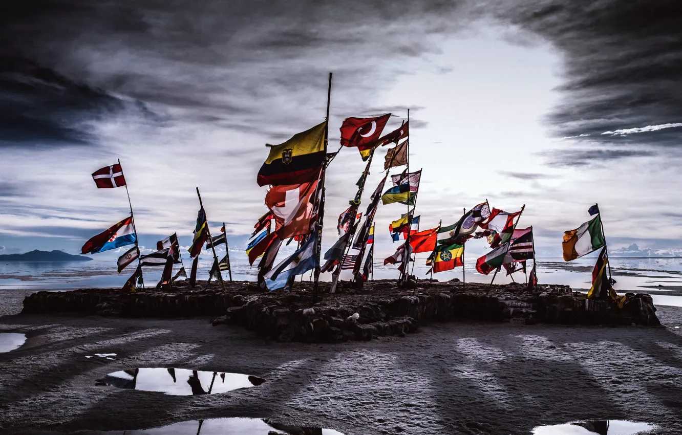 Фото обои море, берег, флаги, Антарктида
