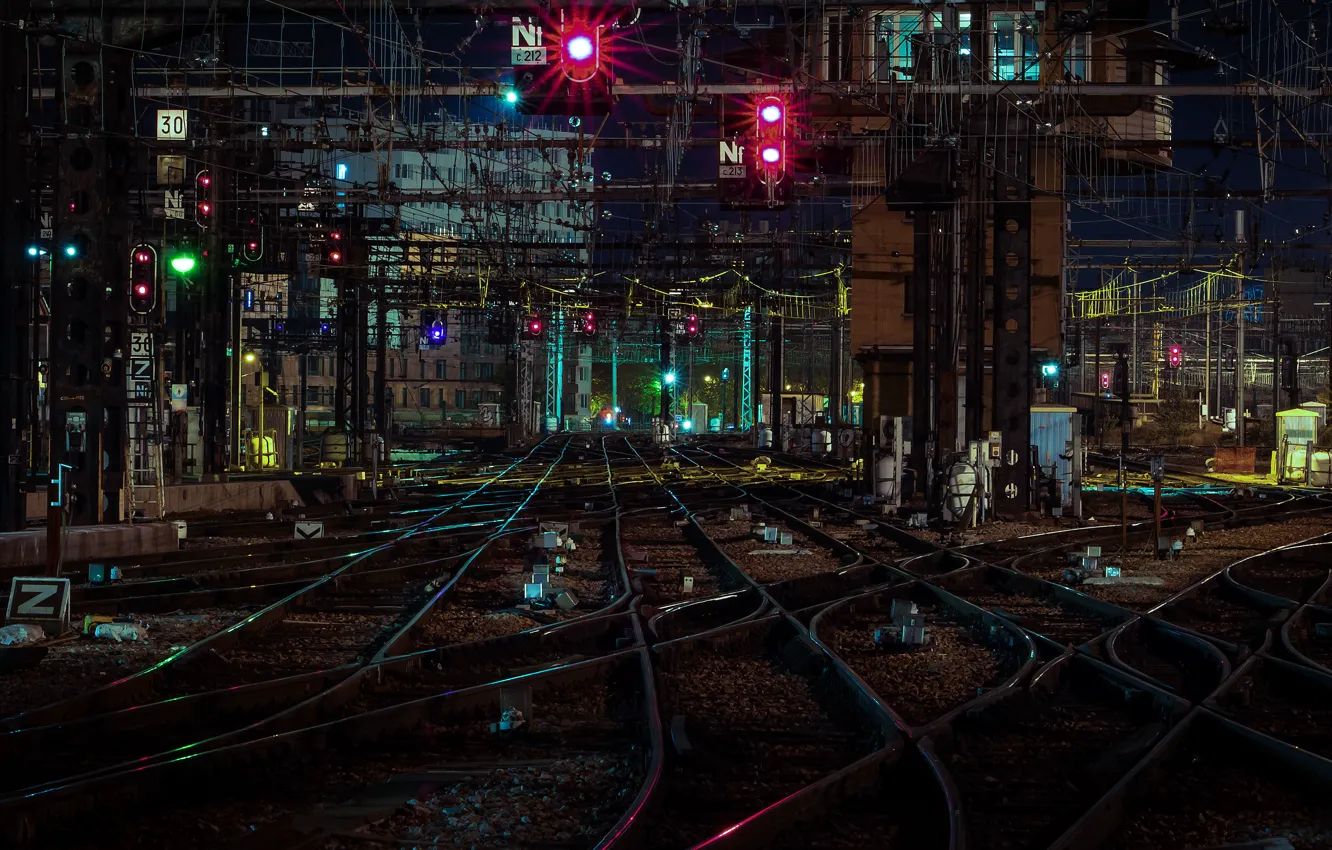 Фото обои железные дороги, светофоры, линии электропередач, железнодорожный вокзал