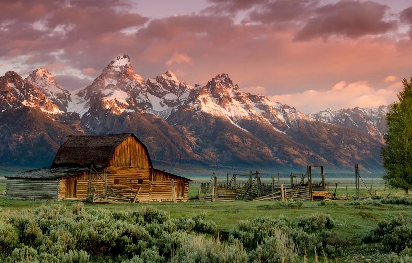 Фото обои grass, sunset, barn, rocky mountains, teton