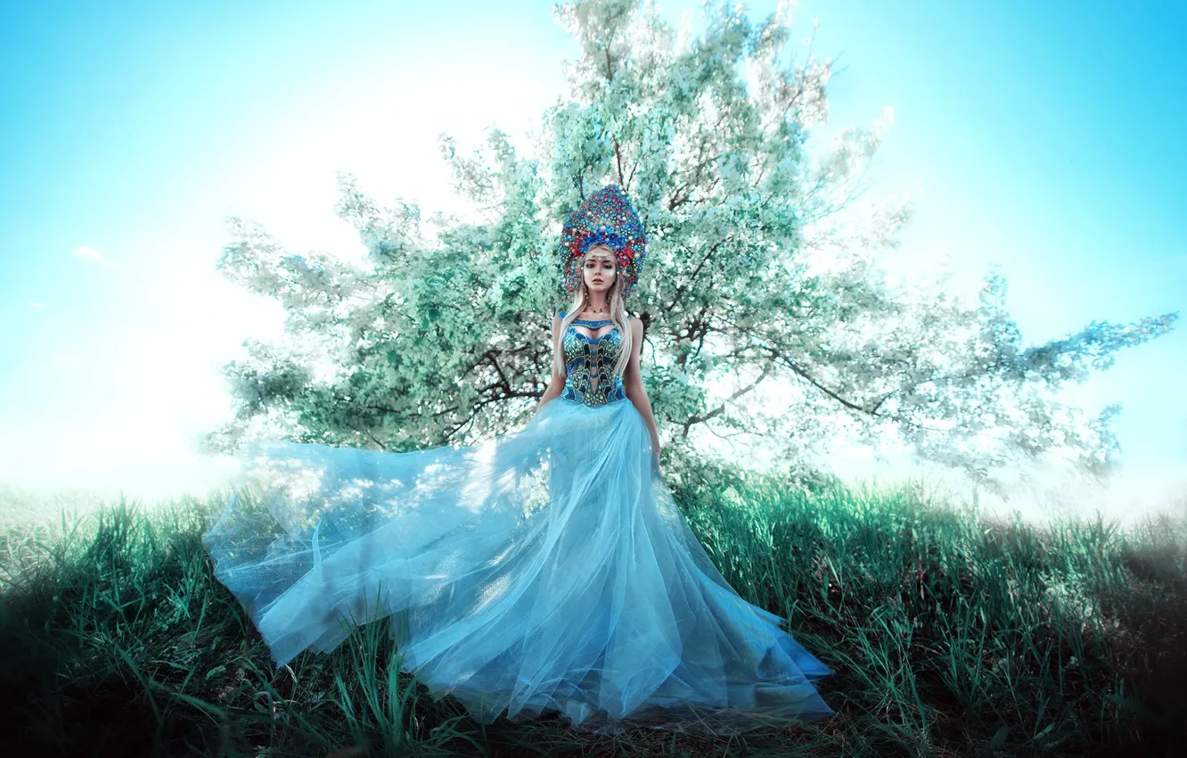 Фото обои девушка, стиль, дерево, платье, кокошник, Мария Липина, Катя Чернышева