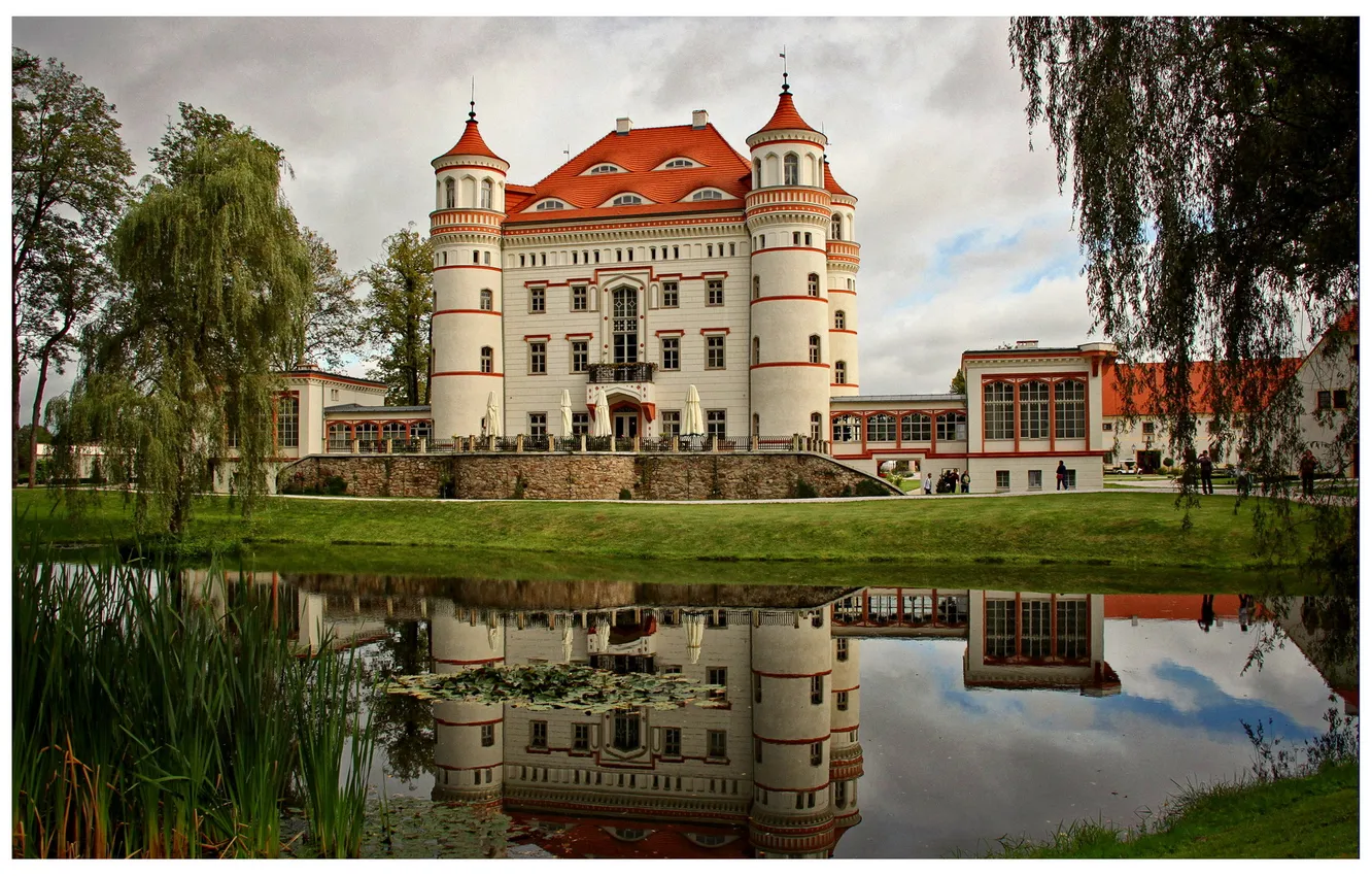 Фото обои город, озеро, фото, Польша, дворец, Myslakowice, Wojanоw