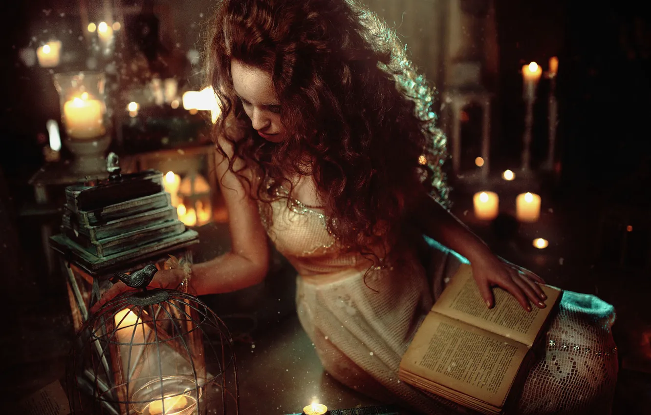 Фото обои девушка, огни, настроение, волосы, сказка, свечи, фонарь, книга