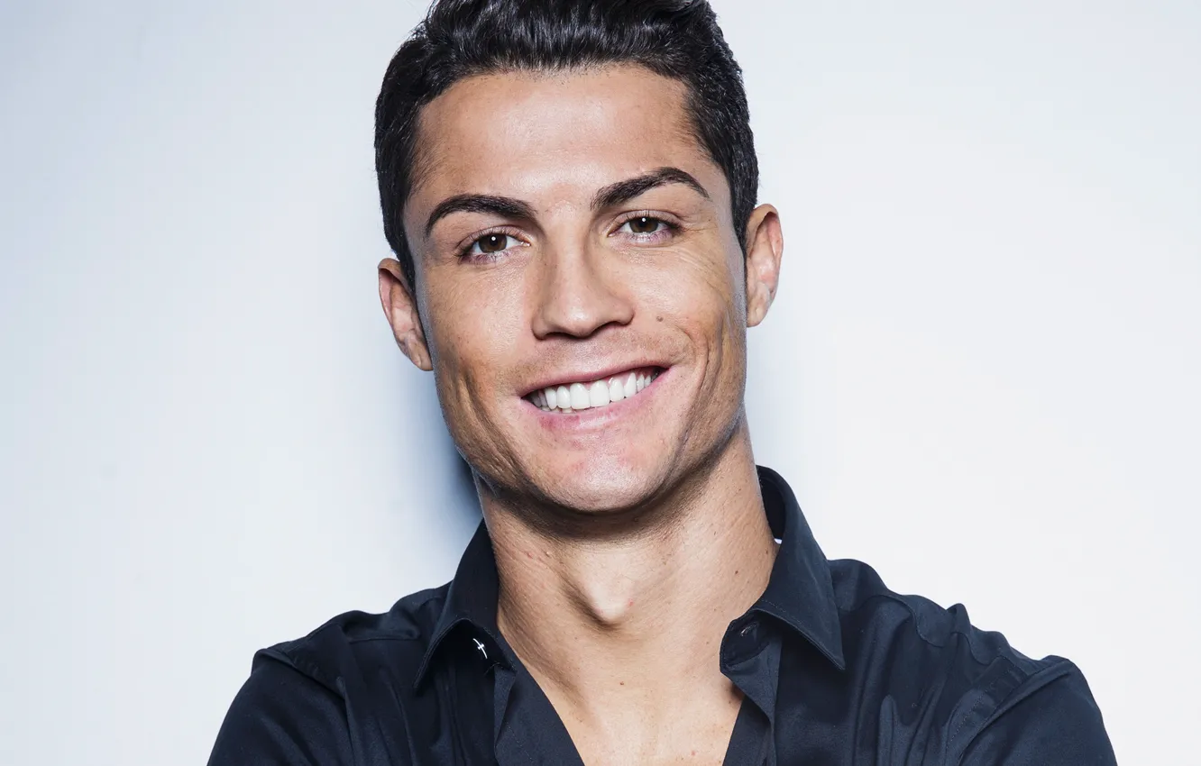 Фото обои взгляд, улыбка, мужчина, рубашка, Cristiano Ronaldo