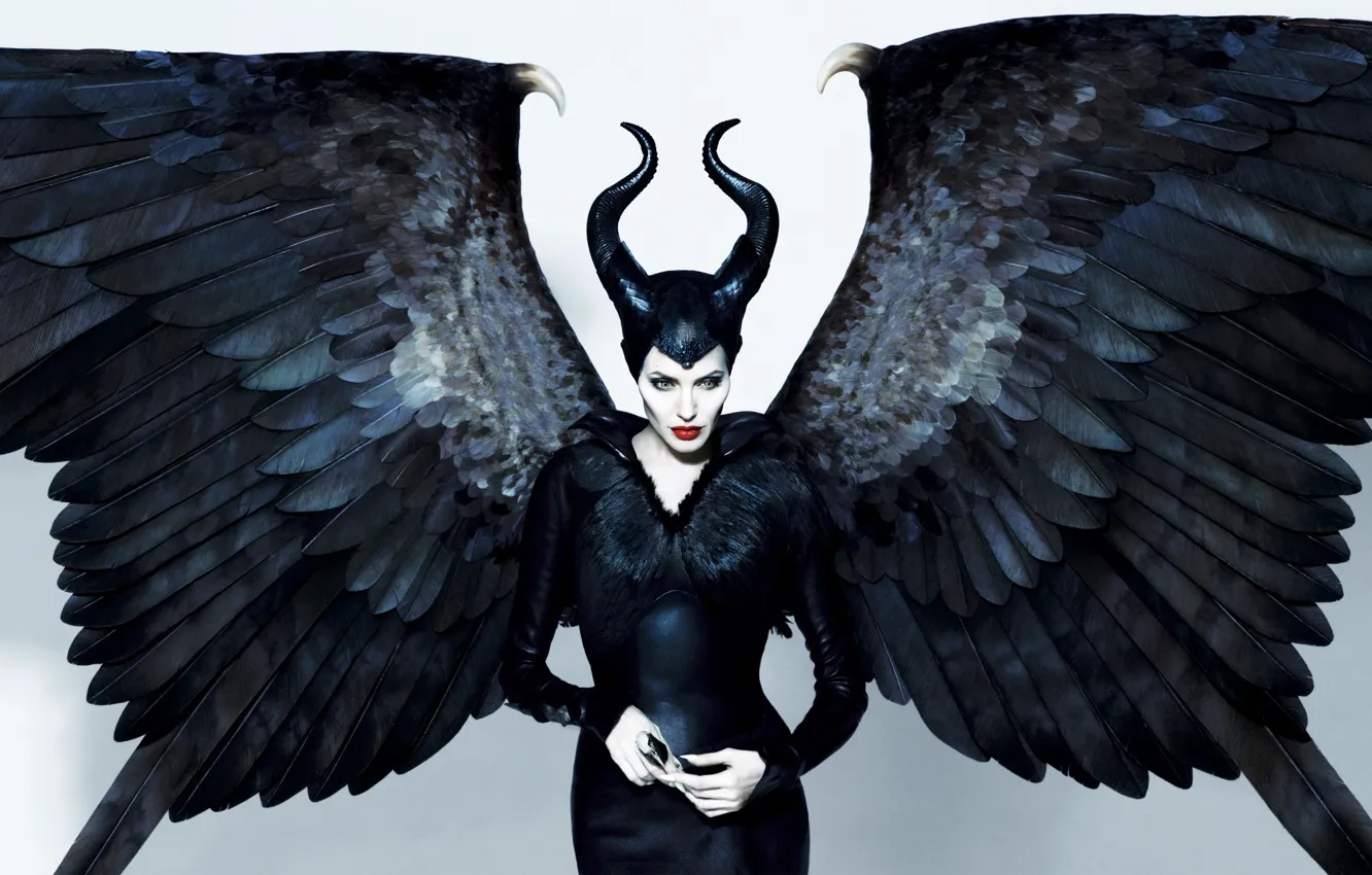 Фото обои взгляд, крылья, актриса, Анджелина Джоли, Angelina Jolie, рога, sexy, колдунья