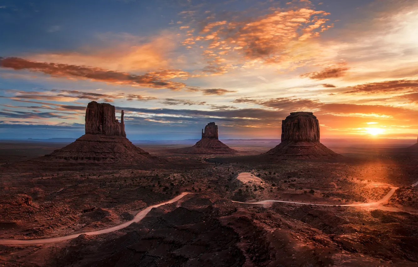 Фото обои дорога, солнце, свет, скалы, пустыня, США, Долина Монументов