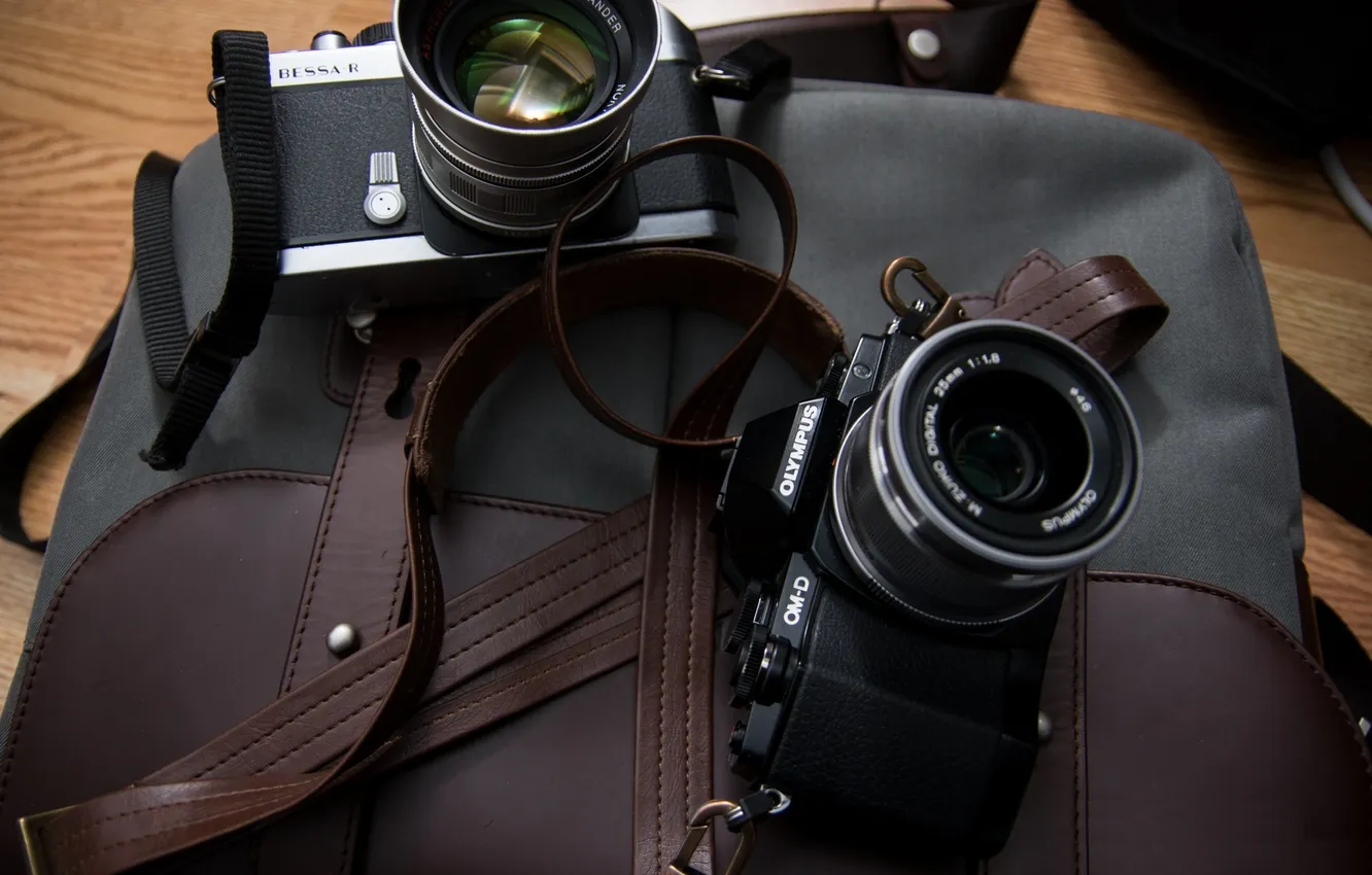 Фото обои фотоаппарат, сумка, Olympus, OMD, EM10