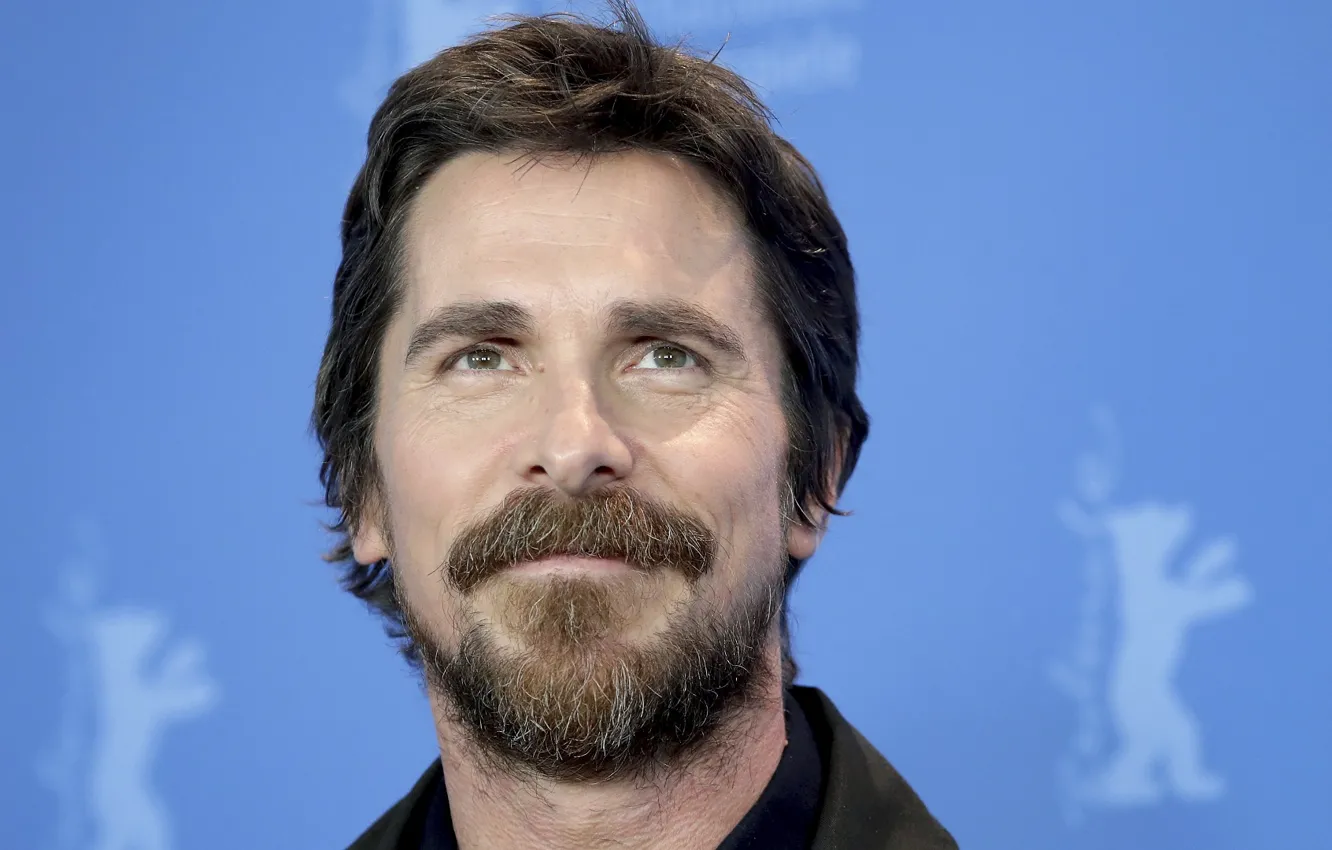 Фото обои фон, актёр, улыбается, Christian Bale