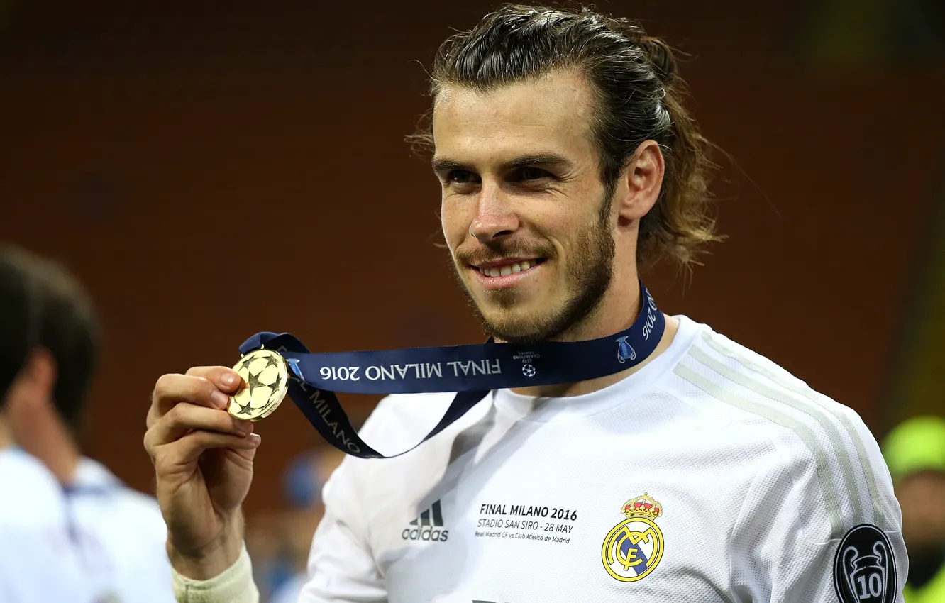Фото обои улыбка, футбол, медаль, футболист, football, игрок, champions league, Реал Мадрид