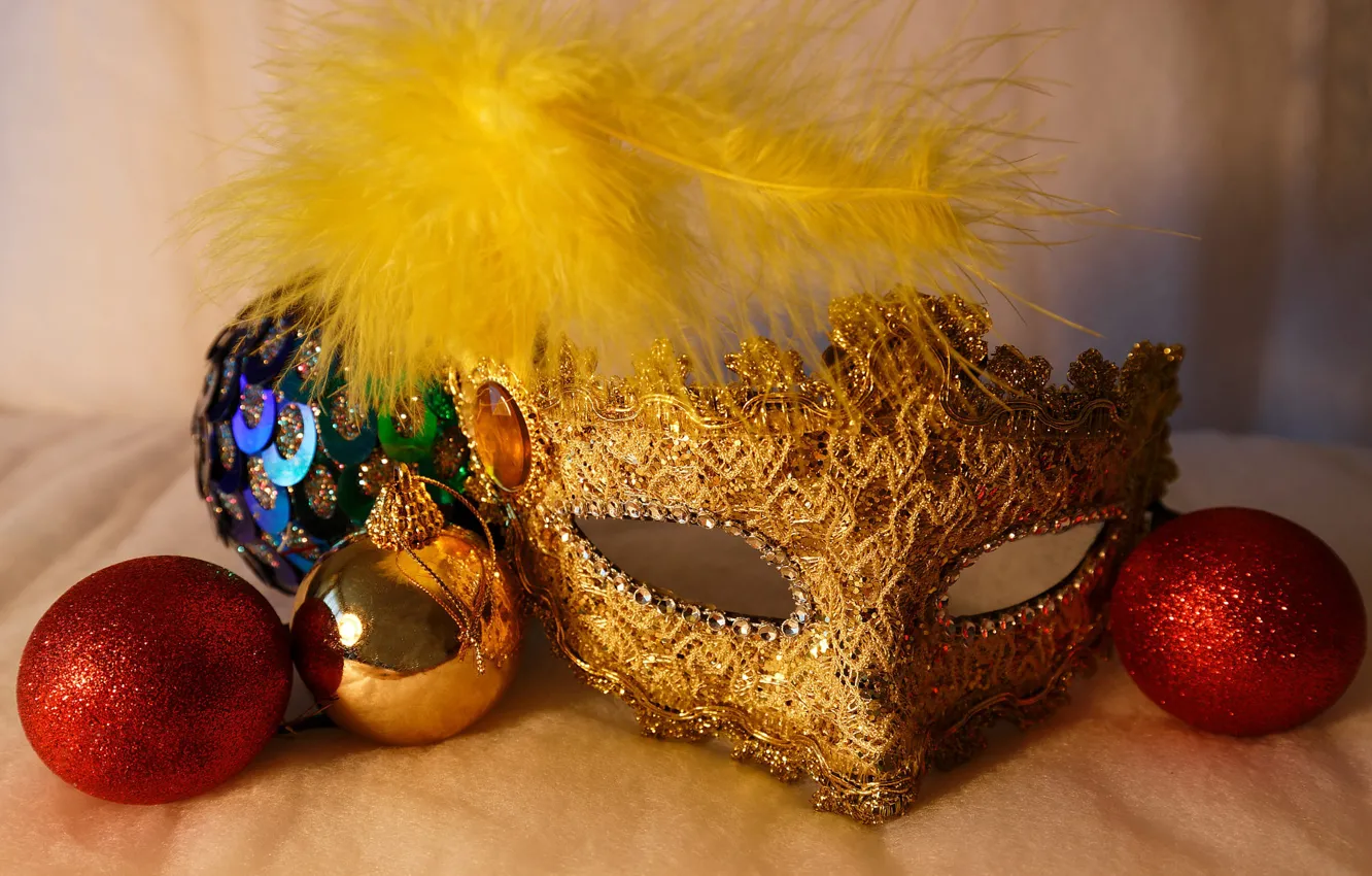 Фото обои зима, шарики, ветки, перо, праздник, шары, перья, маска