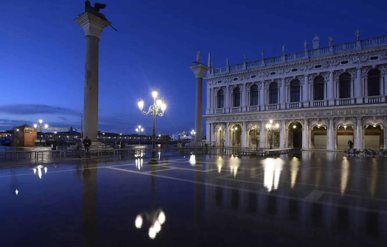 Фото обои ночь, огни, отражение, Италия, фонарь, Венеция, колонна, пьцетта