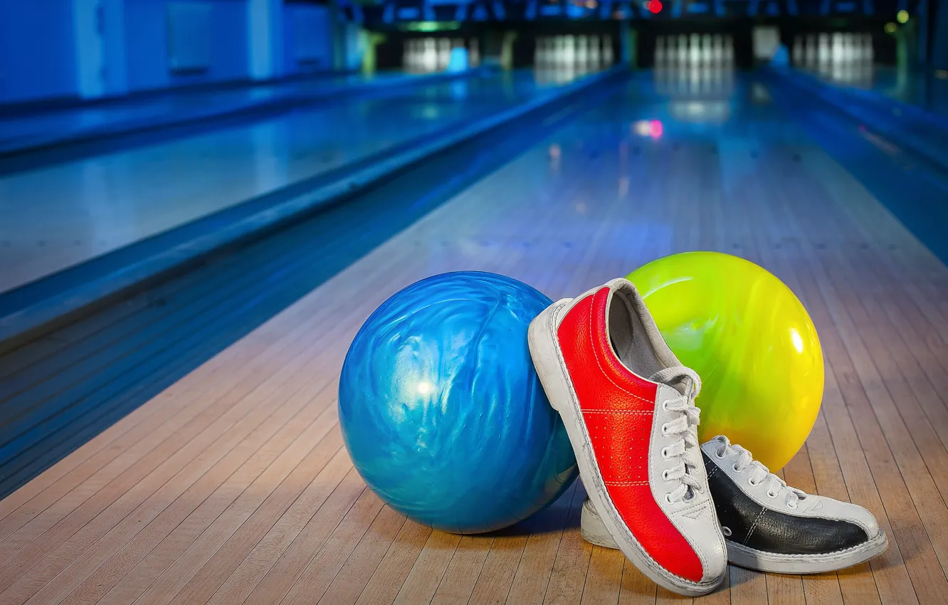 Фото обои шар, кеды, тень, дорожка, balls, боулинг, bowling