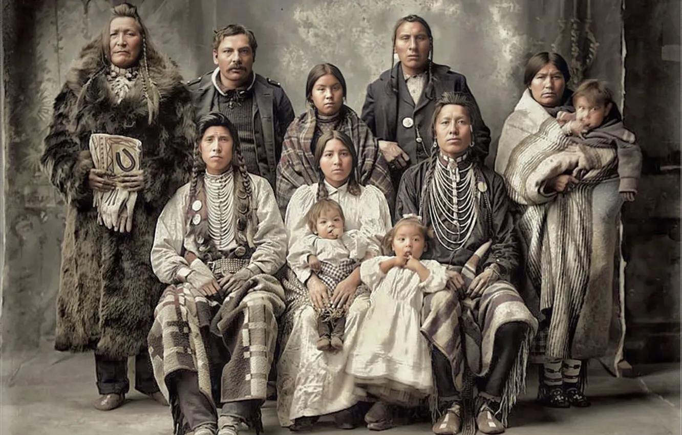 Фото обои usa, first people, .Blackfoot family, Thunder Cloud, native american family