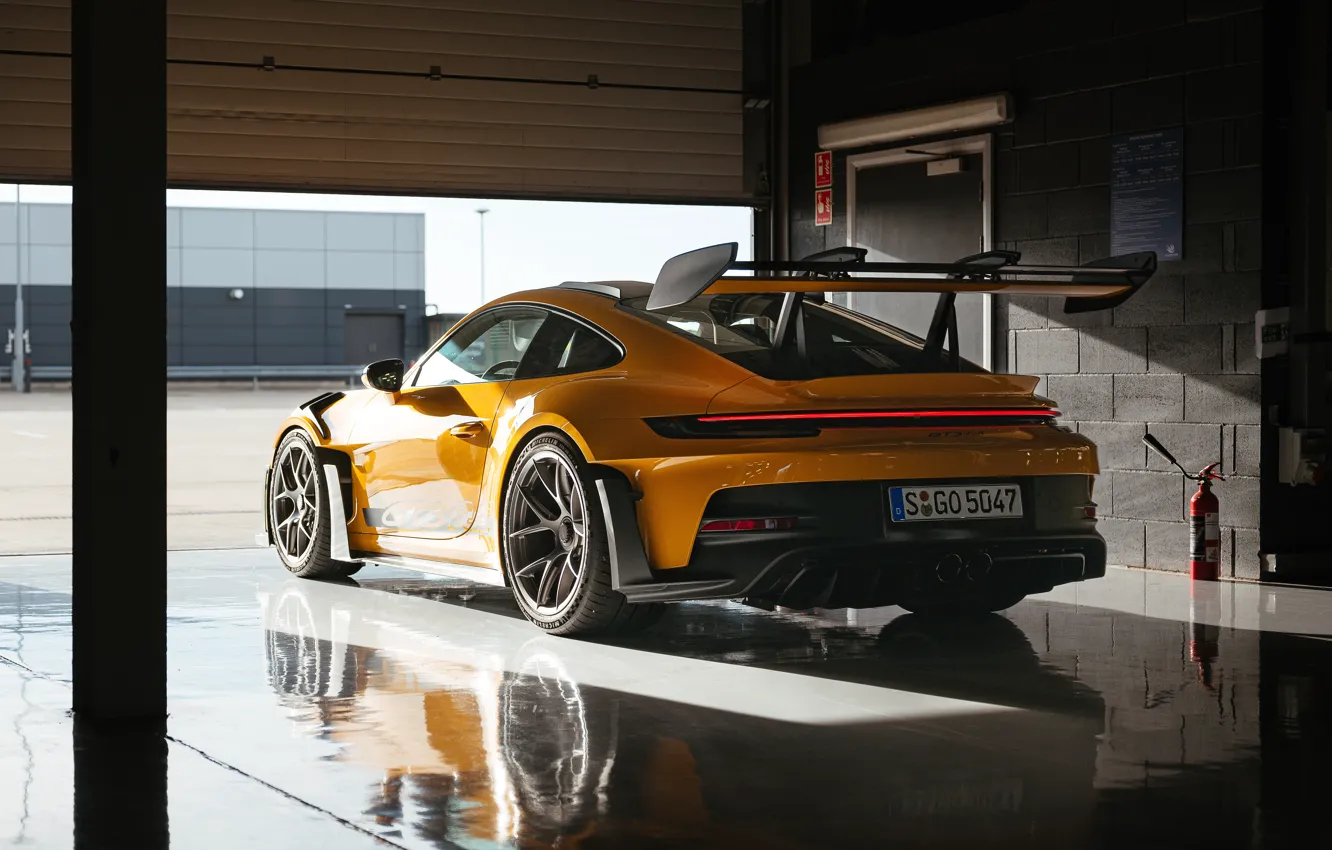 Фото обои гараж, 911, Porsche, GT3, GT3 RS, Weissach Package, 2022, Porsche 911 GT3 RS Weissach Package