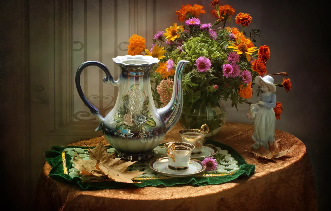 Фото обои цветы, посуда, натюрморт, бархатцы