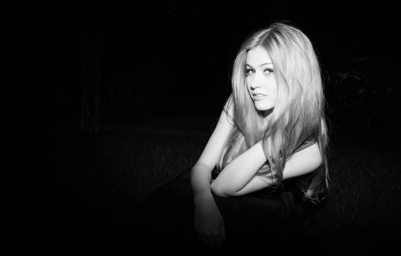 Фото обои портрет, черно-белое, Katherine McNamara