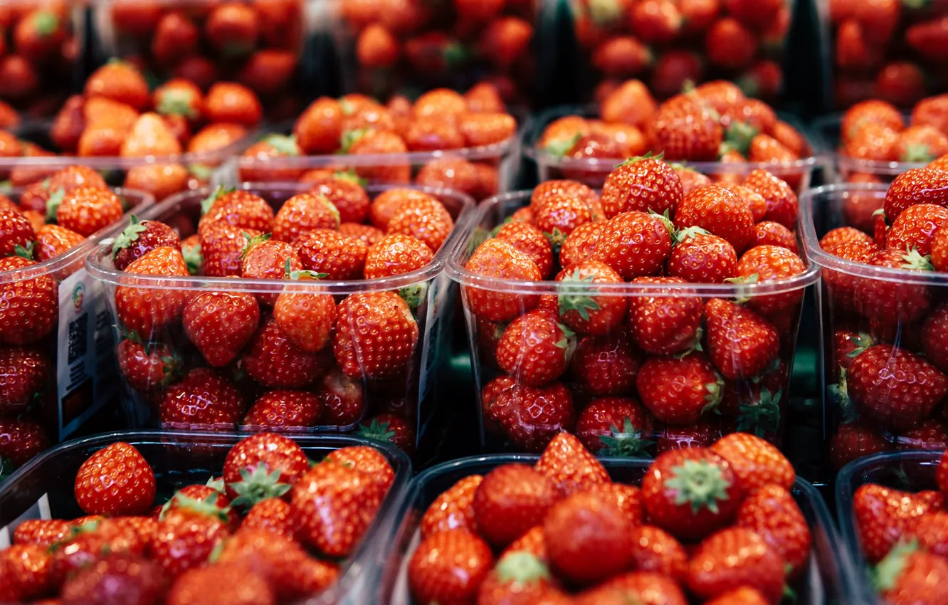 Фото обои ягоды, клубника, много, рынок, магазин, боке, продажа, в лотках