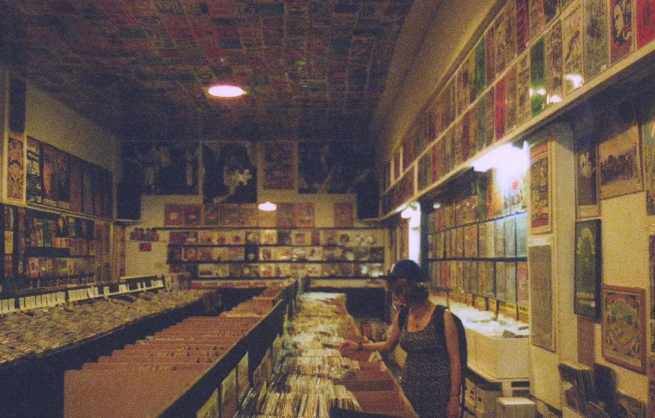 Фото обои girl, store, vinyl records