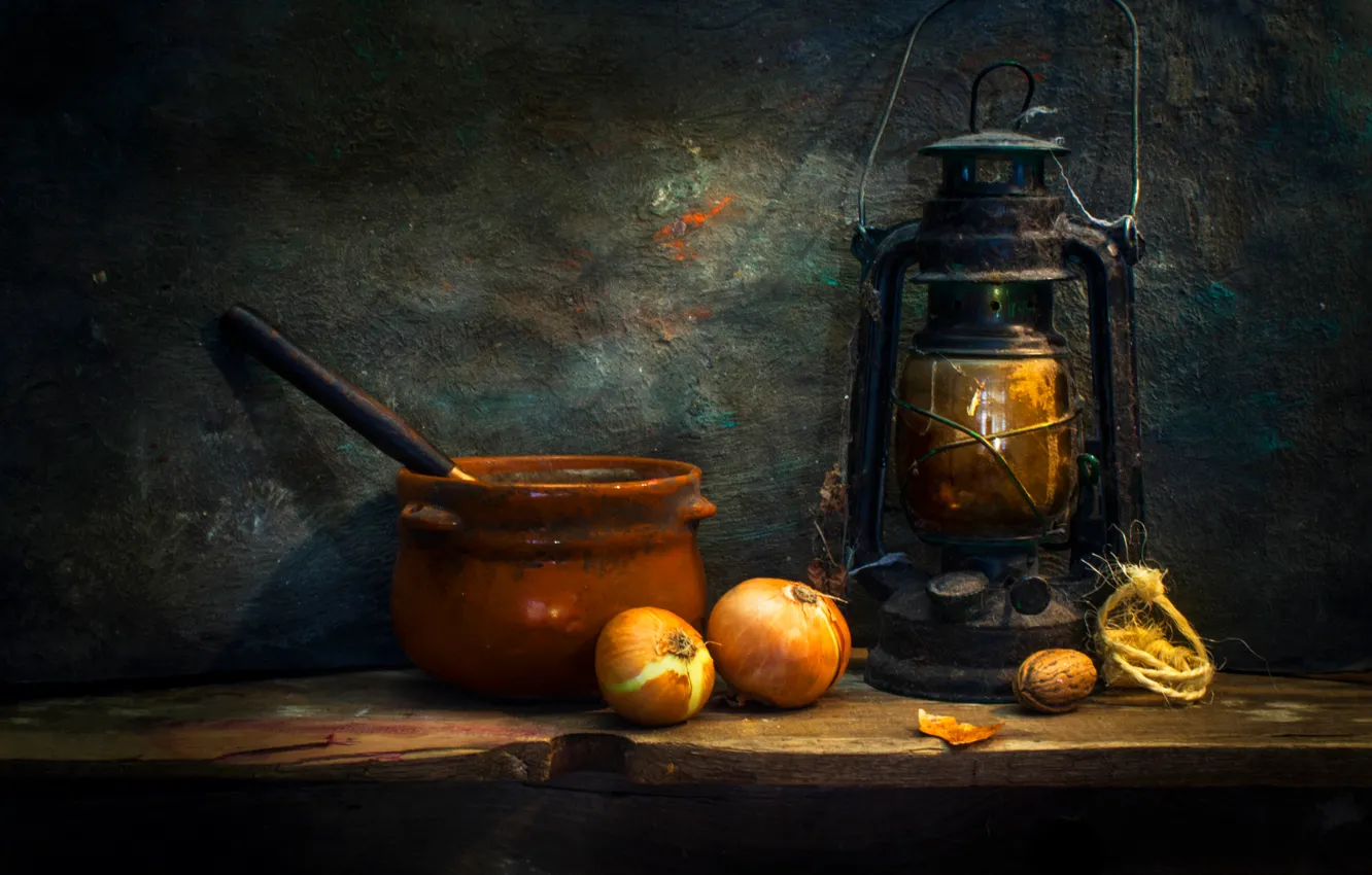 Фото обои лампа, орех, лук, миска, натюрморт