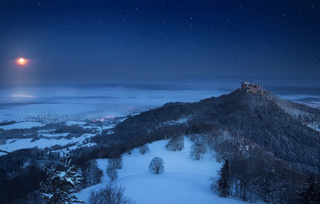 Фото обои Зима, Ночь, Снег, Луна, Замок, Звёзды, Возвышенность