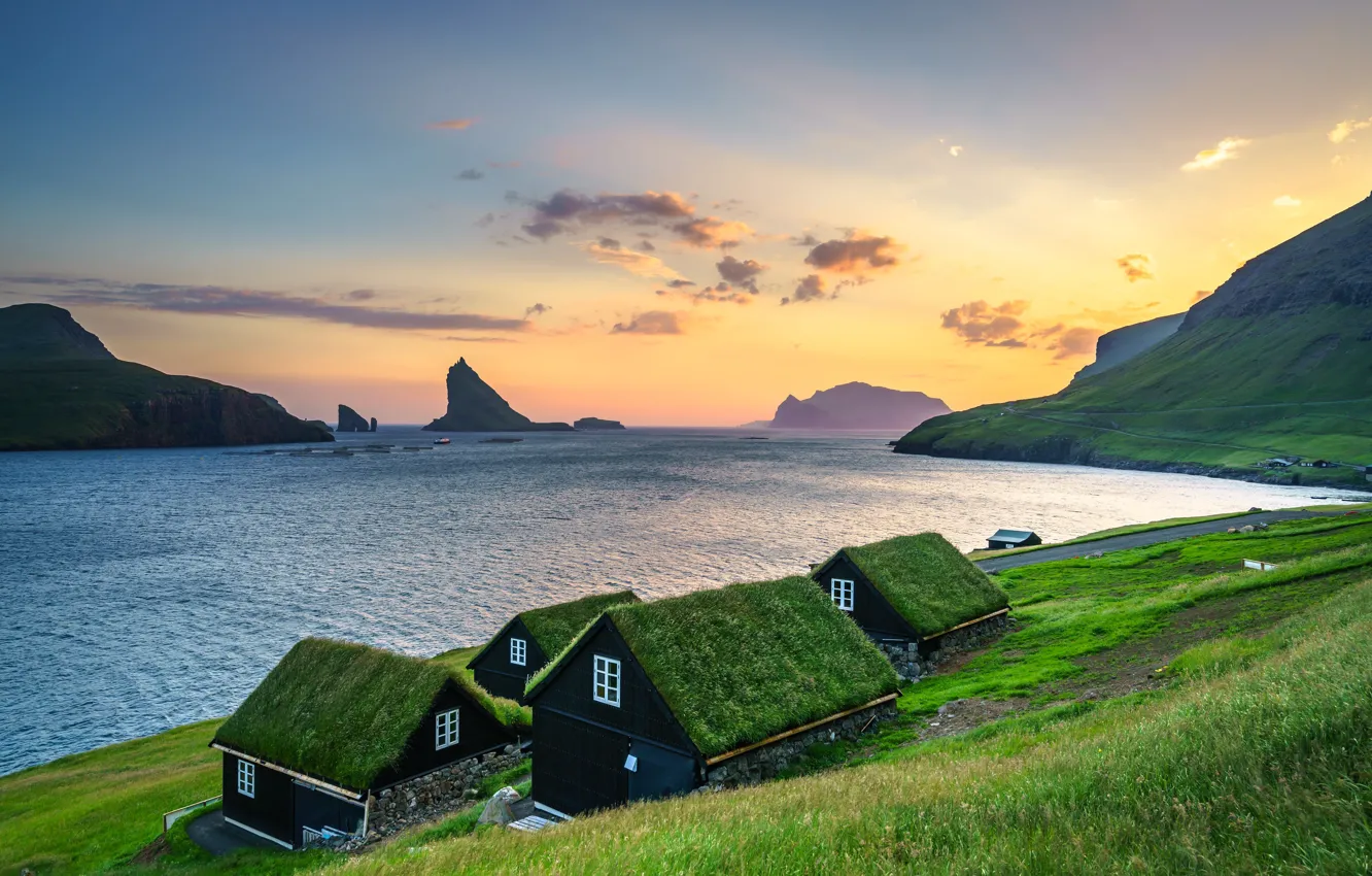 Фото обои пейзаж, горы, природа, скалы, село, дома, залив, Фарерские острова