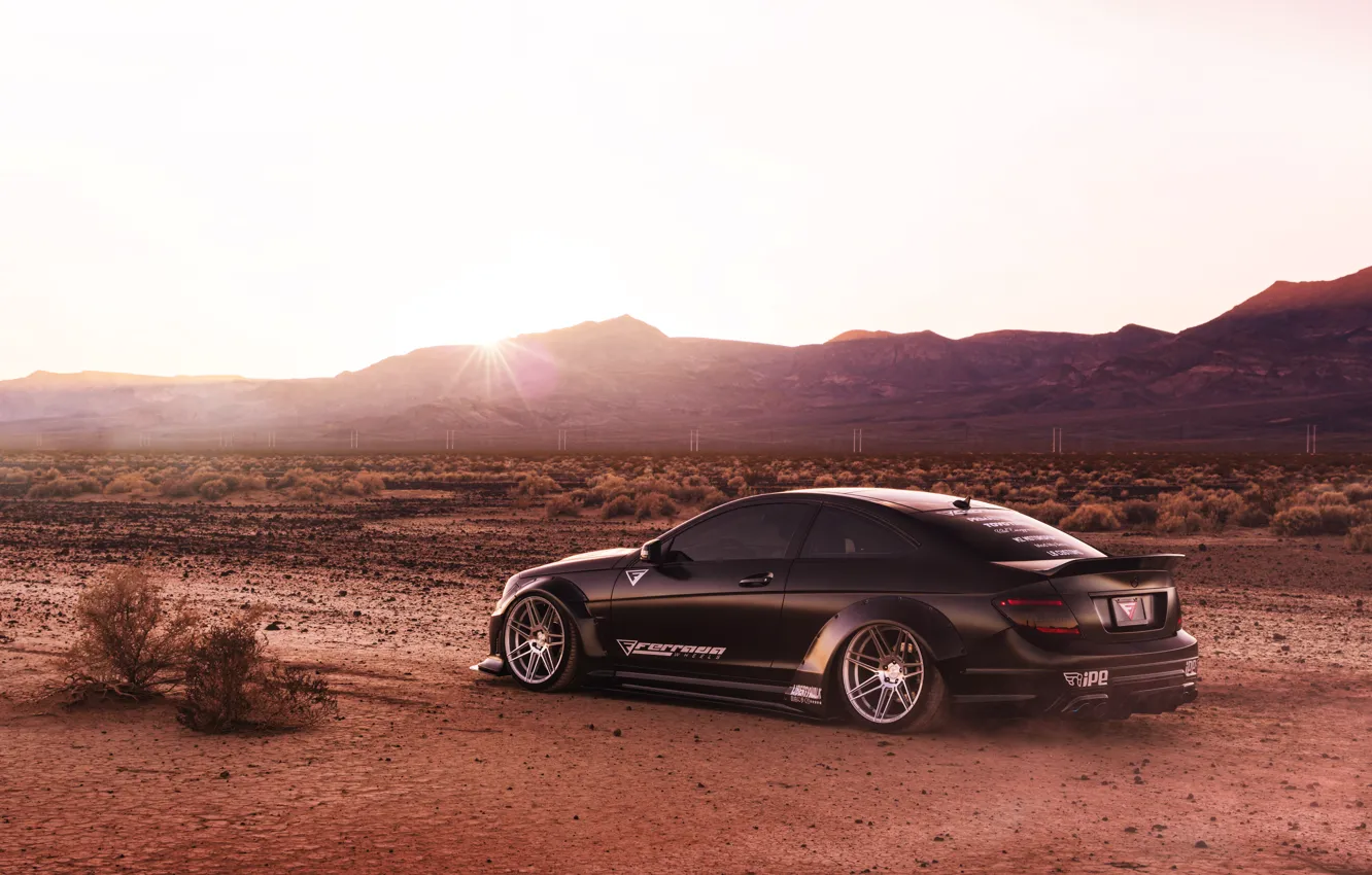 Фото обои черный, пустыня, Mercedes, автомобиль