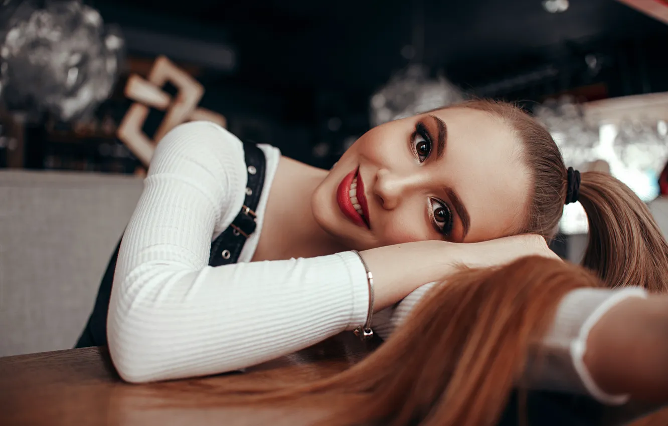 Фото обои поза, улыбка, волосы, Девушка, Саша Руских, Катя Григорьева