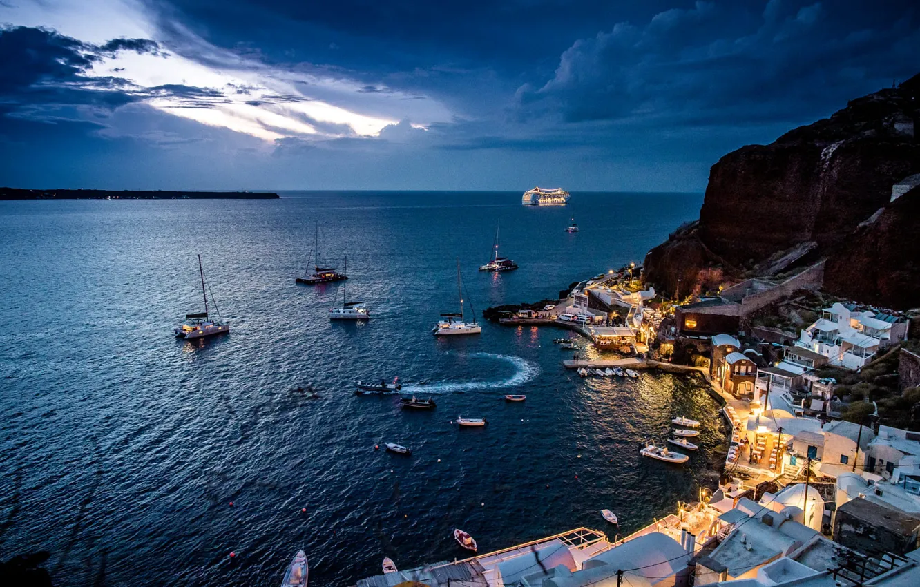 Фото обои море, горы, город, дома, лодки, вечер, Санторини, Греция