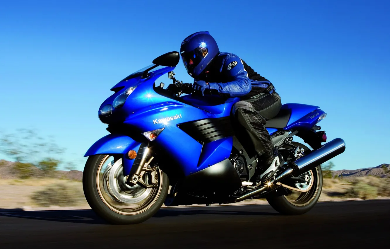 Фото обои blue, pilot, helmet, Kawasaki ZZR1400