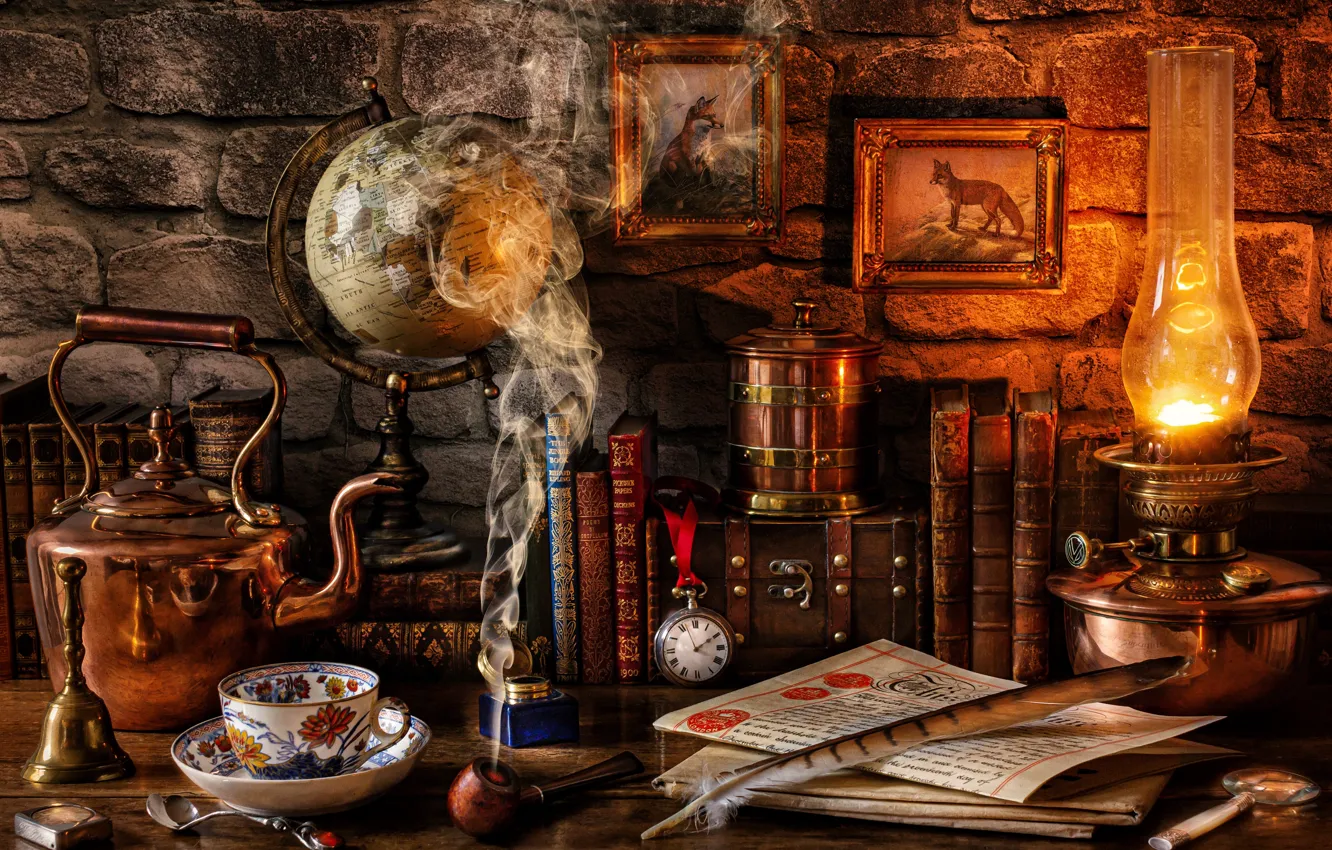 Фото обои перо, часы, книги, лампа, трубка, чайник, чашка, картины