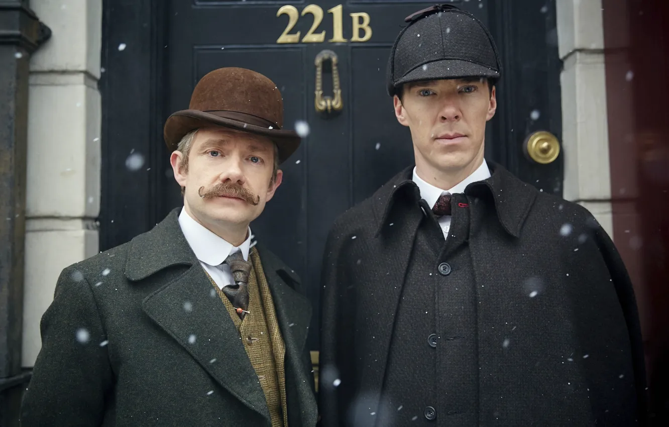 Фото обои снег, шапка, шляпа, двое, друзья, Шерлок Холмс, Мартин Фримен, Бенедикт Камбербэтч
