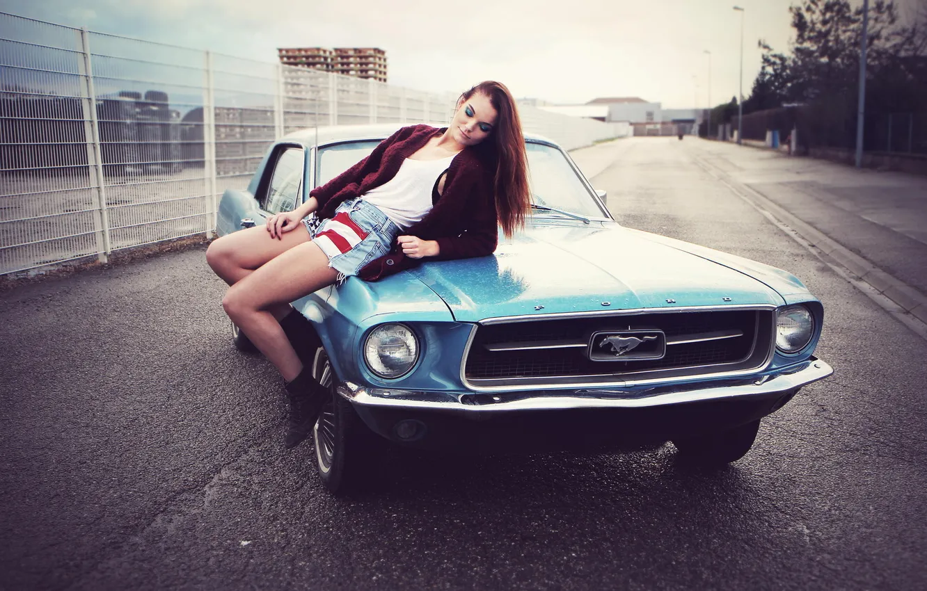 Фото обои car, девушка, mustang, брюнетка, ford, Margot Entz