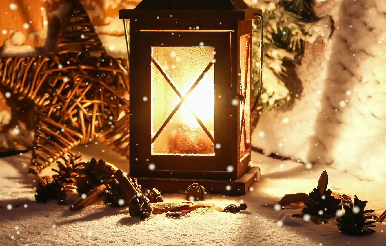 Фото обои зима, свет, снег, свеча, фонарик, фонарь, шишки