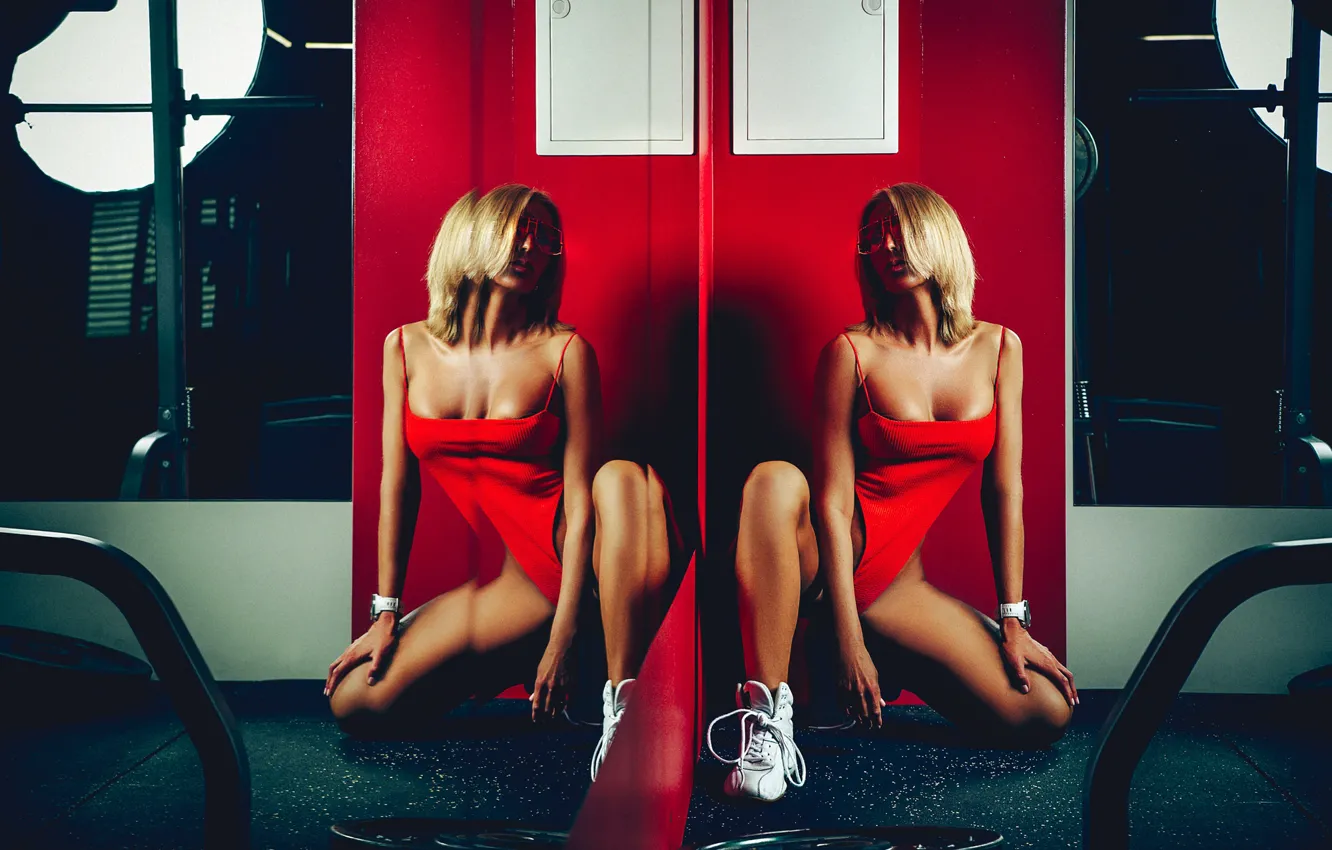 Фото обои купальник, девушка, поза, отражение, зеркало, блондинка, Руслан Болгов
